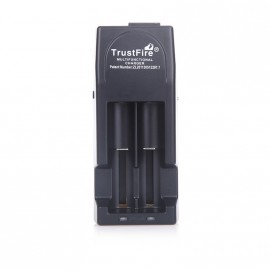 Портативное универсальное зарядное устройство TrustFire TR001 для литий-ионных батарей